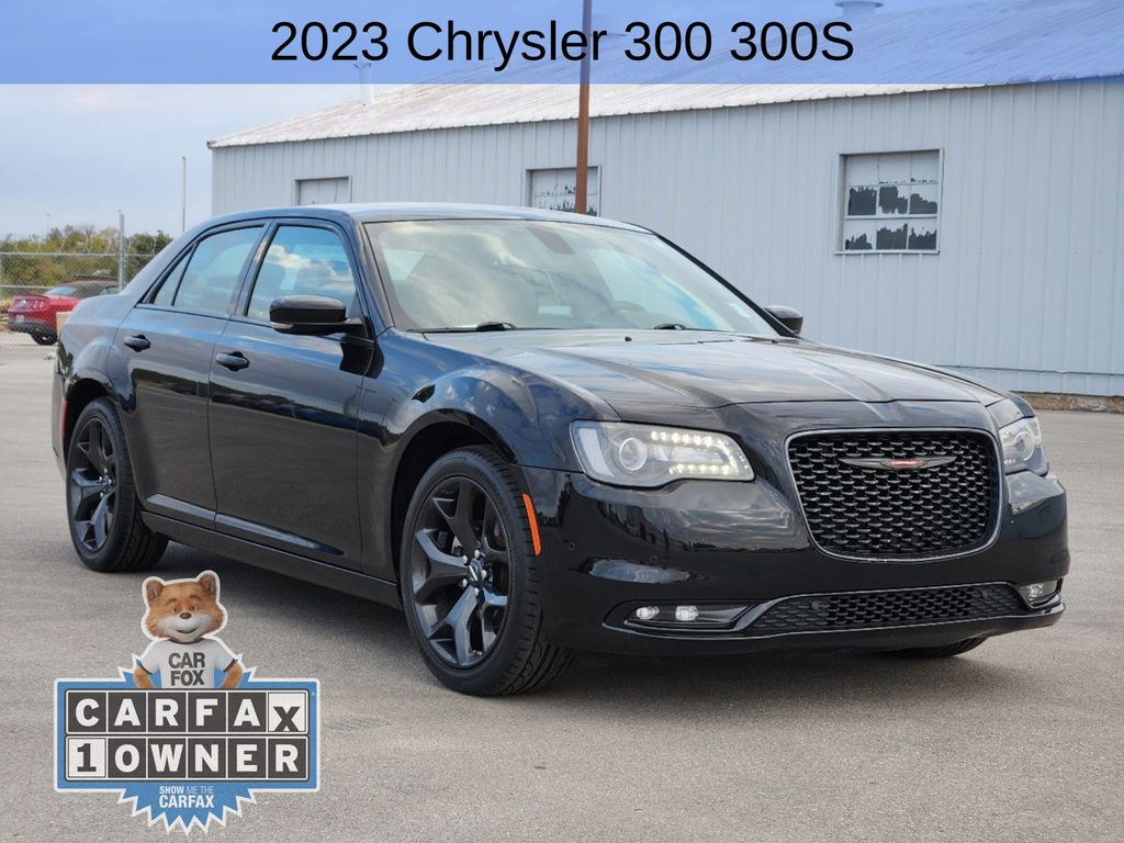 2023 Chrysler 300 S 3