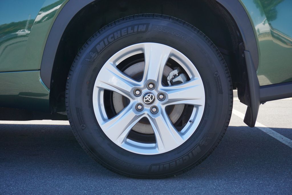 Thumbnail: 2024 Toyota Highlander - 20