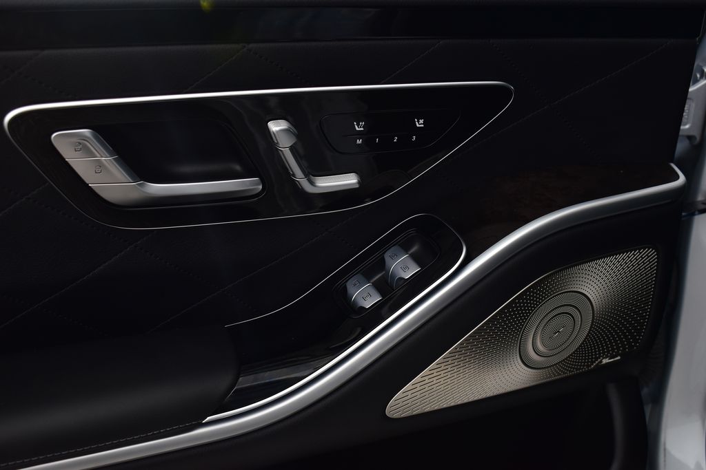 Thumbnail: 2022 Mercedes-Benz S-Class - 32