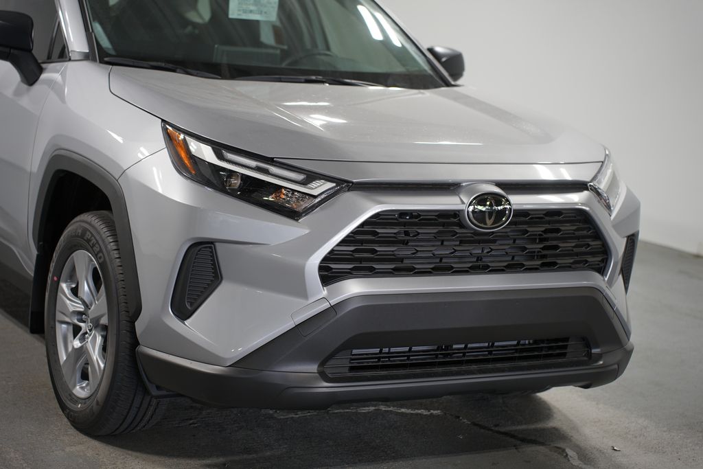 2025 Toyota RAV4 LE 4