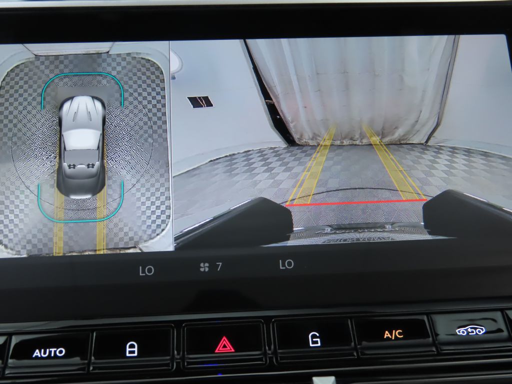 Thumbnail: 2026 Aston Martin Vantage - 24