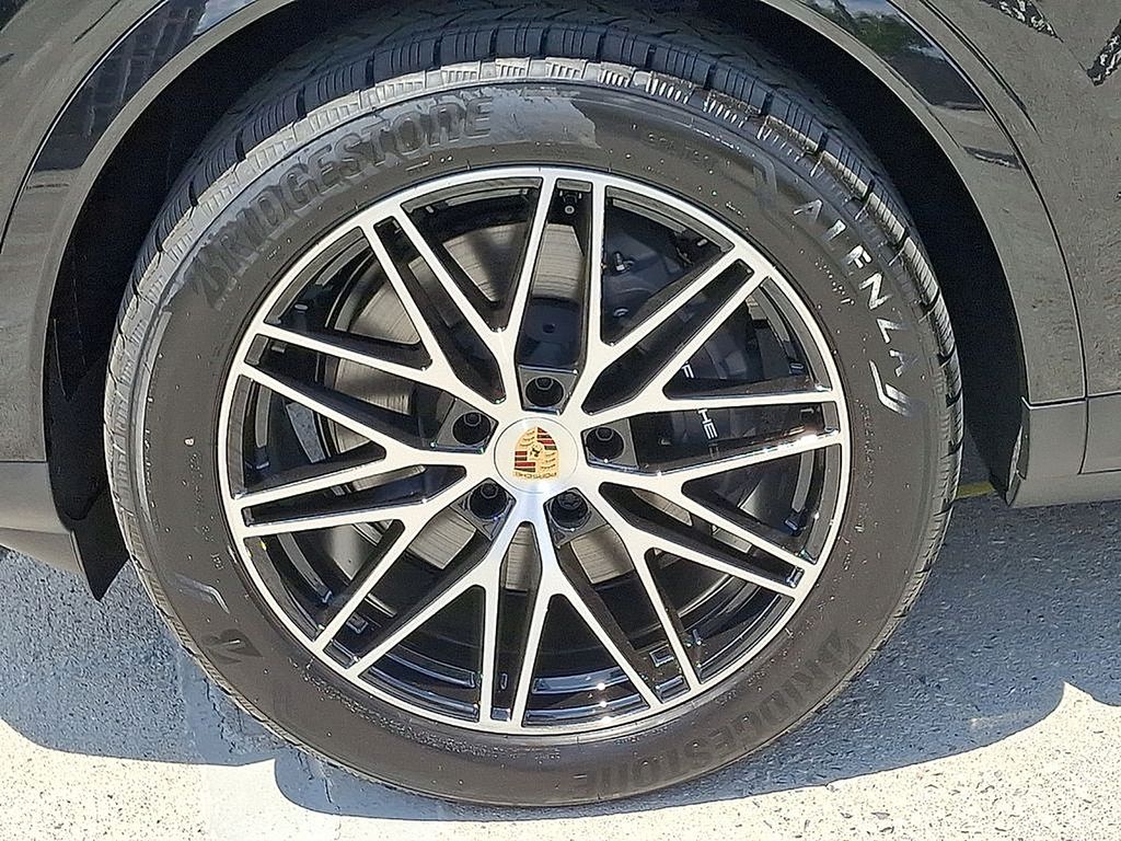 Thumbnail: 2025 Porsche Cayenne - 10