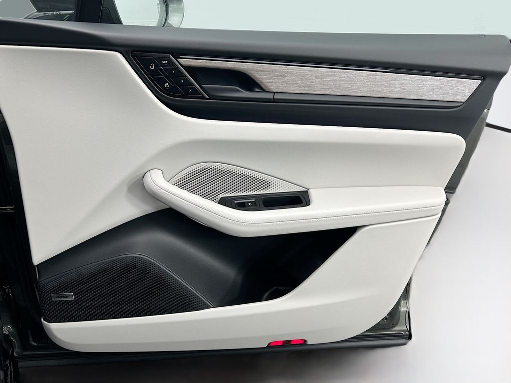 Thumbnail: 2025 Porsche Macan - 26