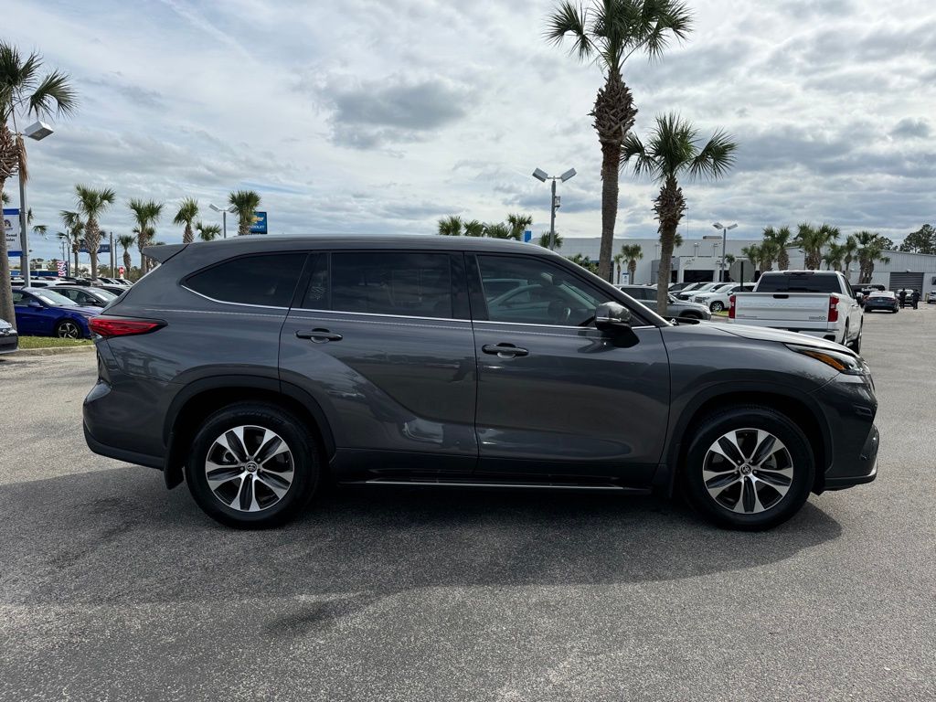 2022 Toyota Highlander XLE 9