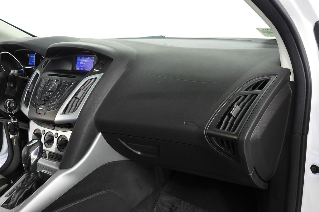 Thumbnail: 2012 Ford Focus - 14