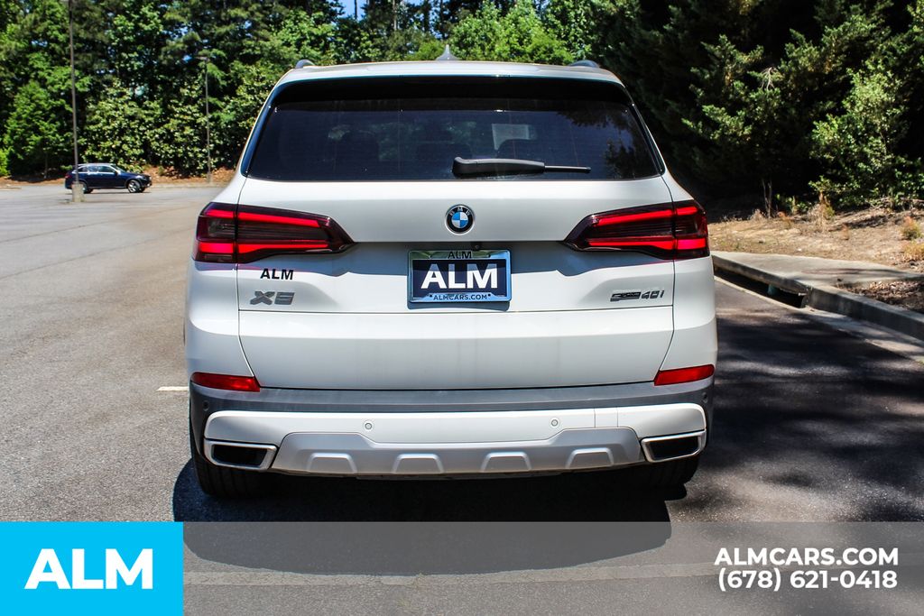 Used 2022 White BMW sDrive40i image 11