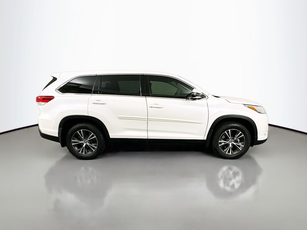 Thumbnail: 2019 Toyota Highlander - 4