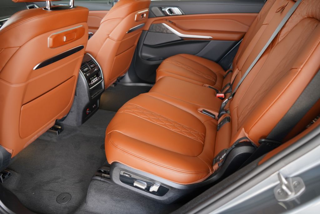 Thumbnail: 2026 BMW X7 - 20