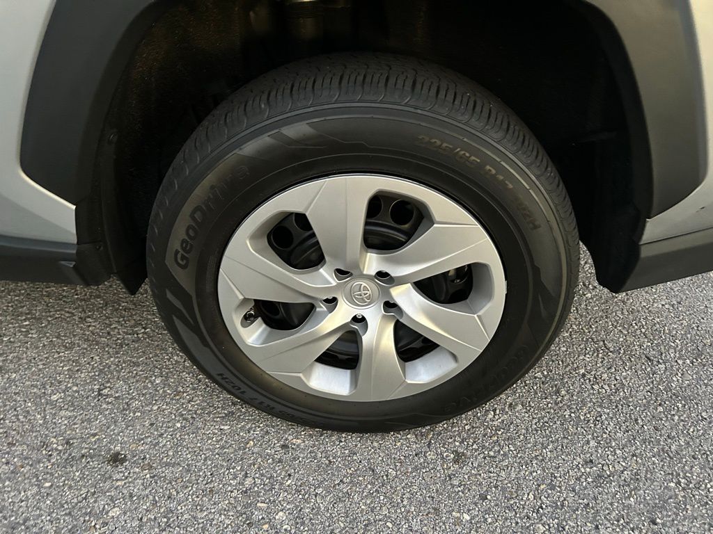 Thumbnail: 2022 Toyota RAV4 - 9