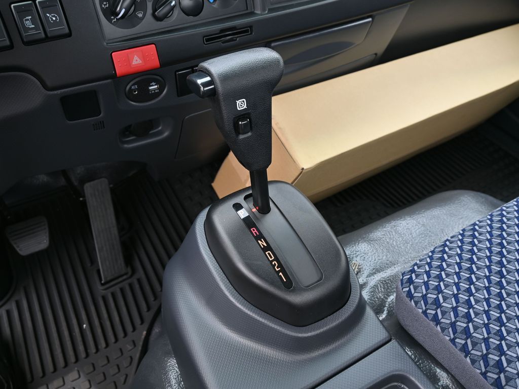 2024 Isuzu NPR HD 