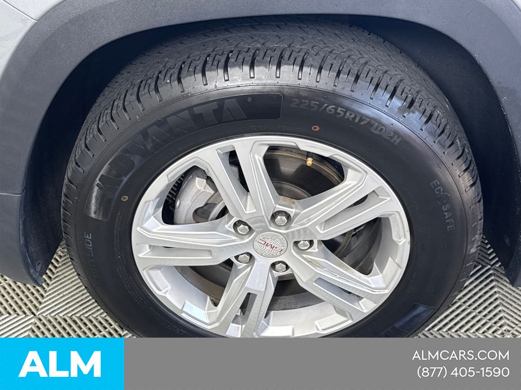 Used 2024 Silver GMC SLE image 14