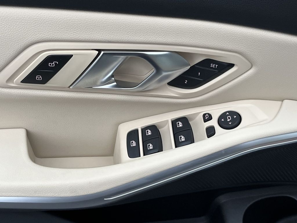 Thumbnail: 2025 BMW 3 Series - 13