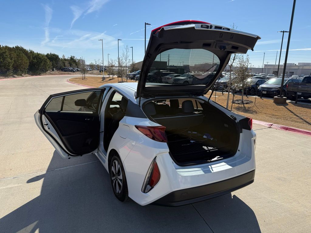 Thumbnail: 2018 Toyota Prius Prime - 24