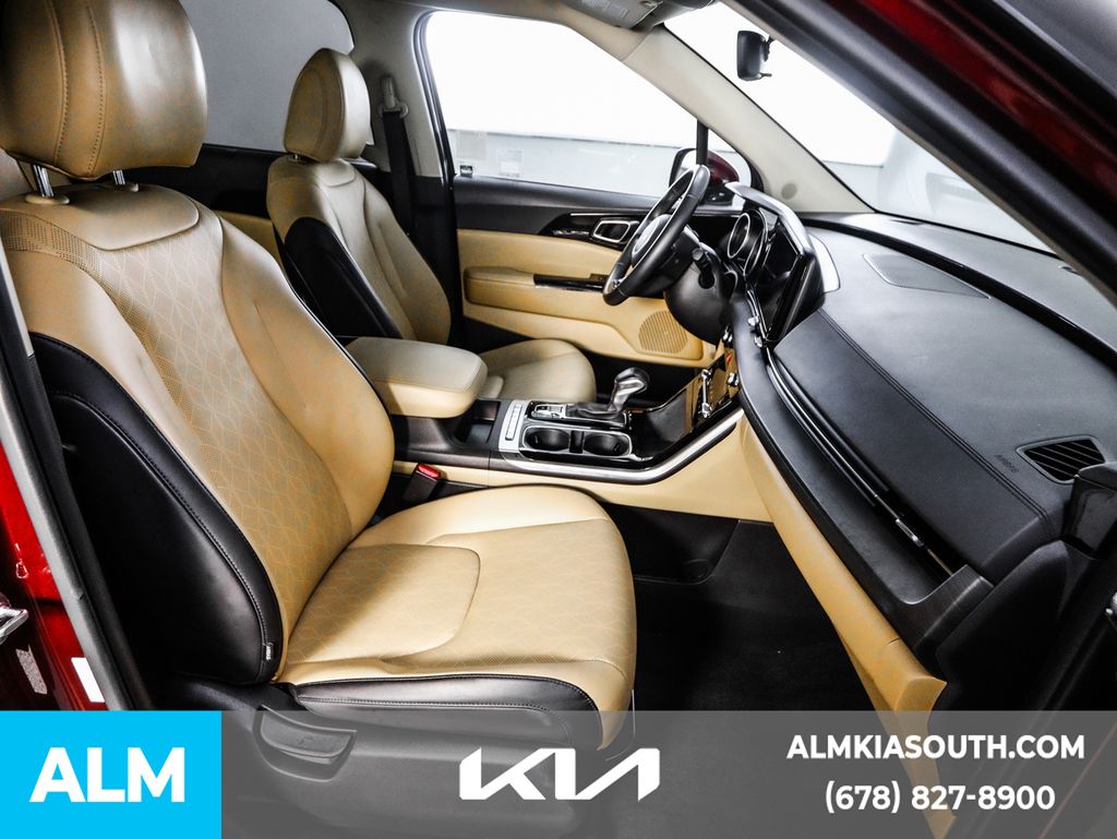 2024 Kia Carnival EX photo 17