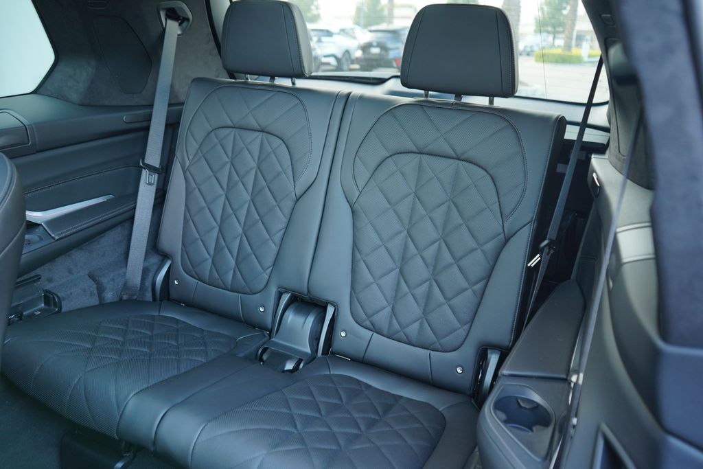 Thumbnail: 2026 BMW X7 - 19