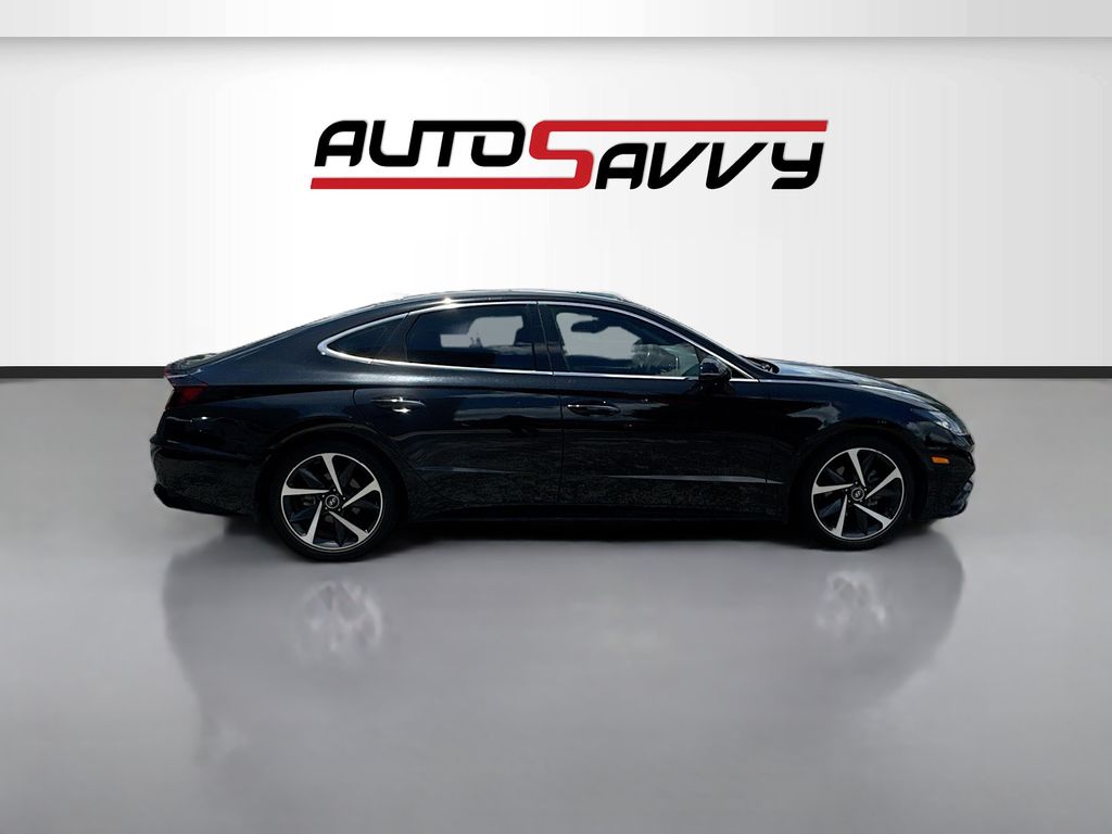 Used 2022 Black Hyundai SEL Plus image 8