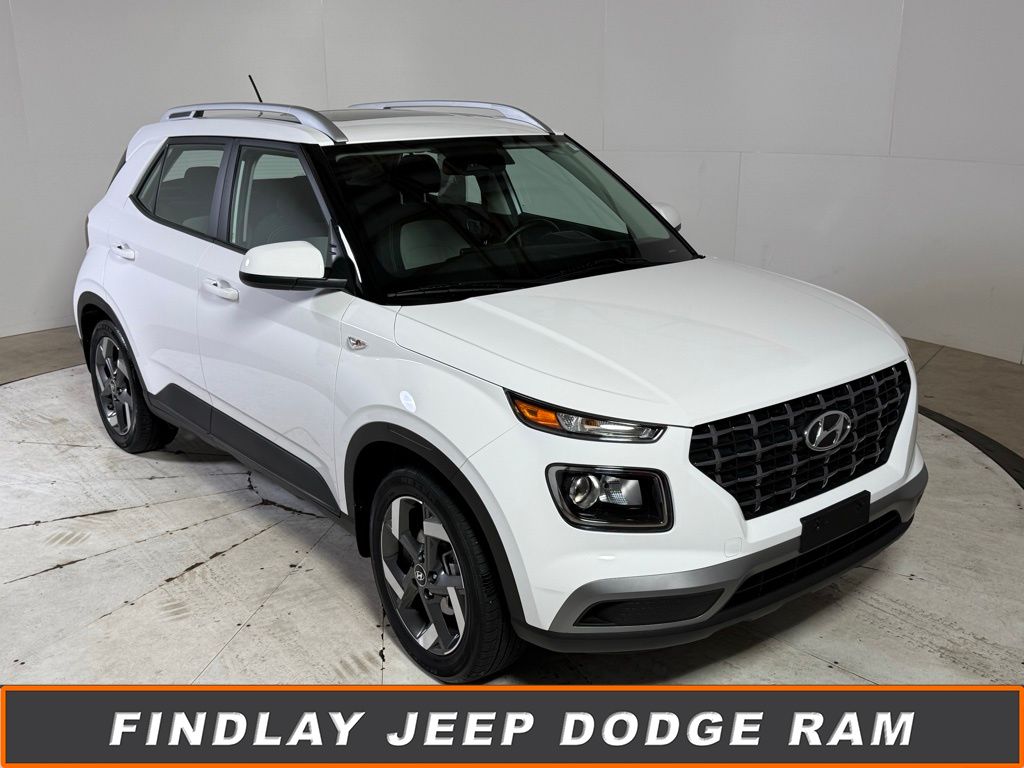 Lunar White 2023 Hyundai Venue SEL FWD SUV / Crossover Front-Wheel Drive Continuously Variable Transmission