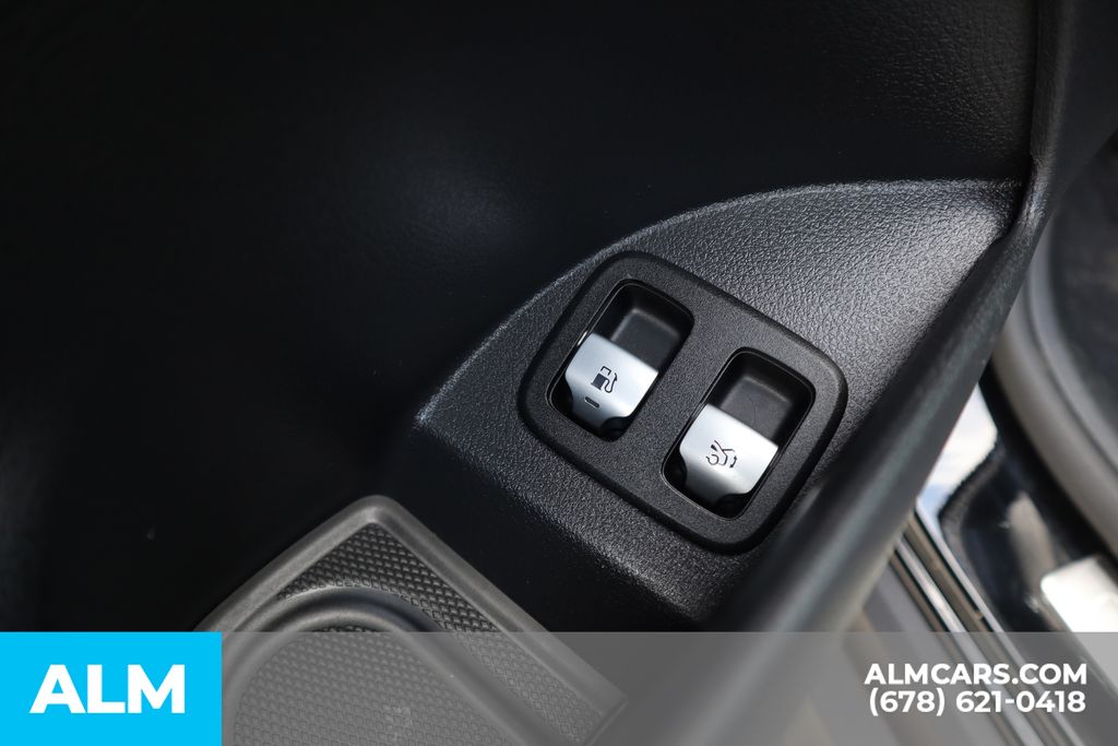 Used 2025 Black Mercedes-Benz GLC 350e image 12