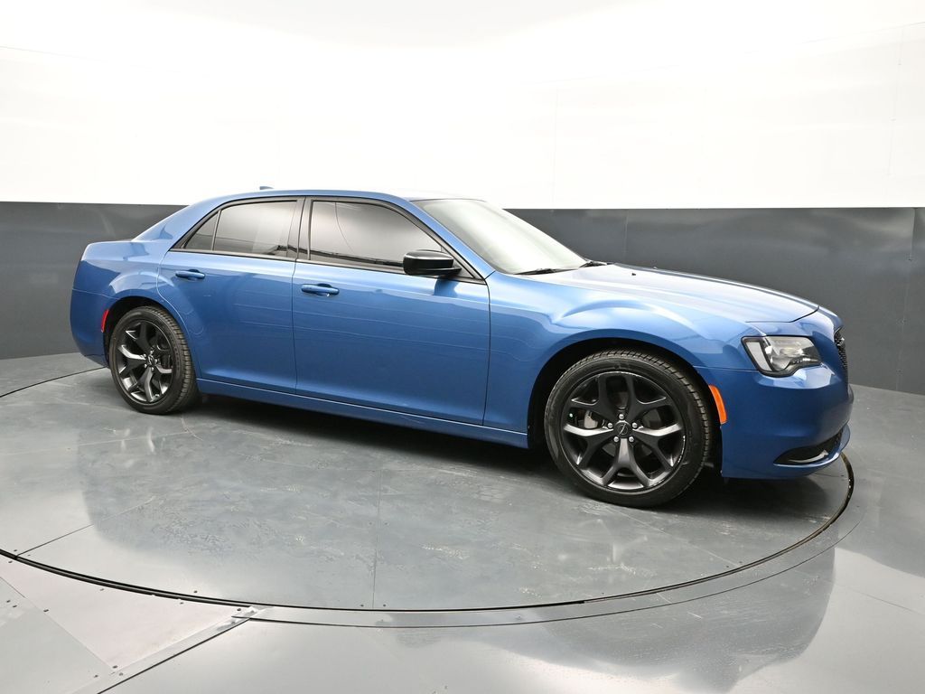 2023 Chrysler 300 Touring RWD