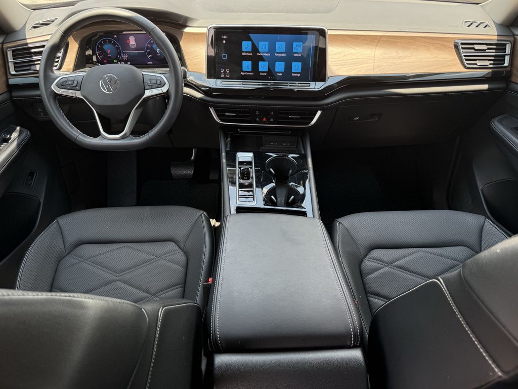 2024 Volkswagen Atlas 2.0T SE w/Technology  at Toyota of Victoria