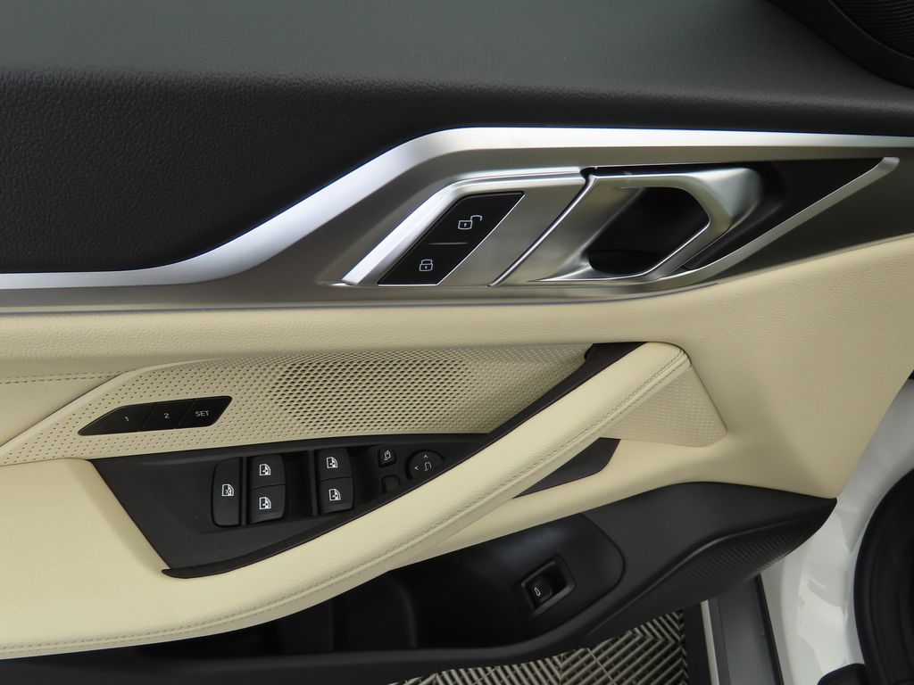 Thumbnail: 2025 BMW i4 - 23