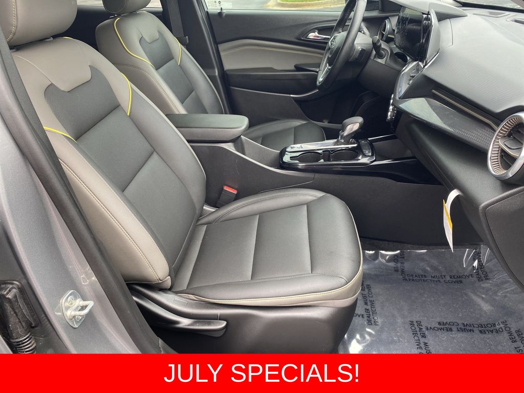Used 2025 Chevrolet Trax SUV