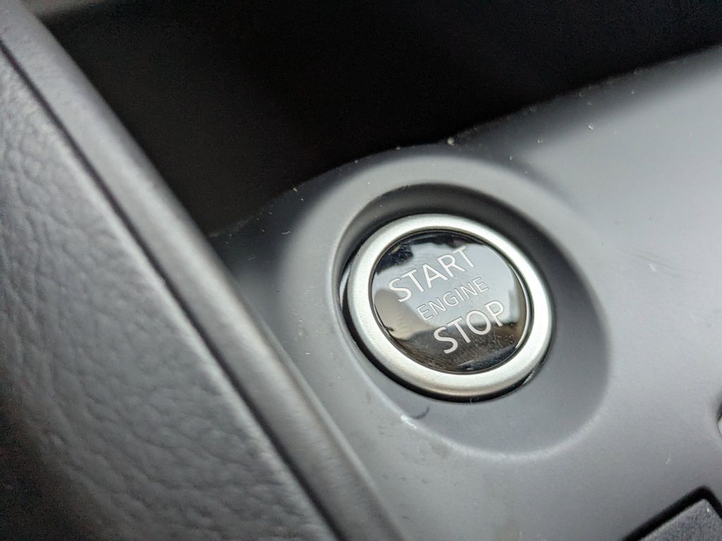 New 2025 Nissan Kicks Play SUV