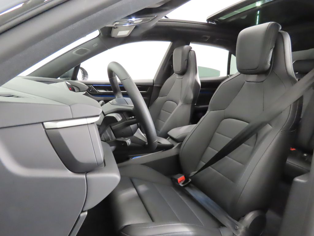 Thumbnail: 2025 Porsche Macan - 5