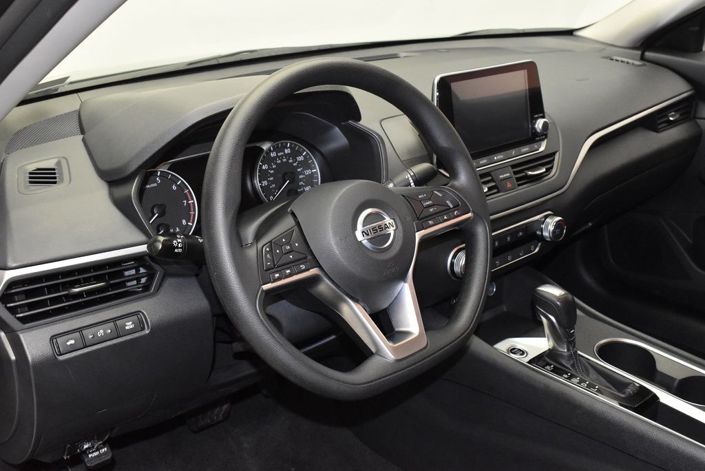 2022 Nissan Altima SV 16