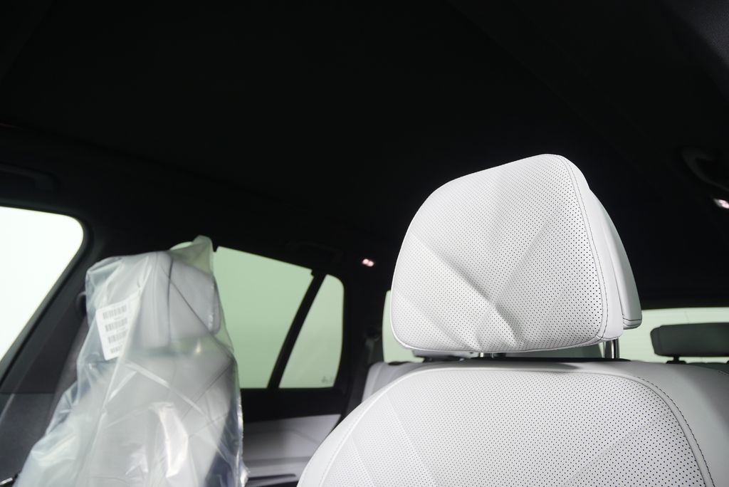 Thumbnail: 2026 BMW X5 - 12