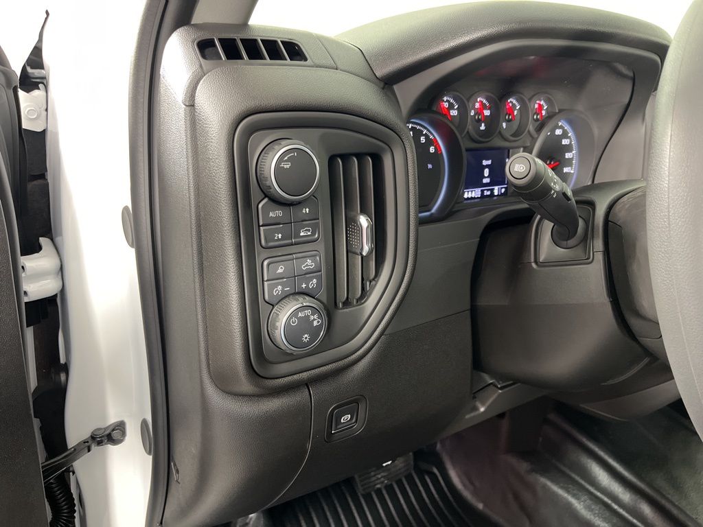 Thumbnail: 2026 Chevrolet Silverado 1500 - 22
