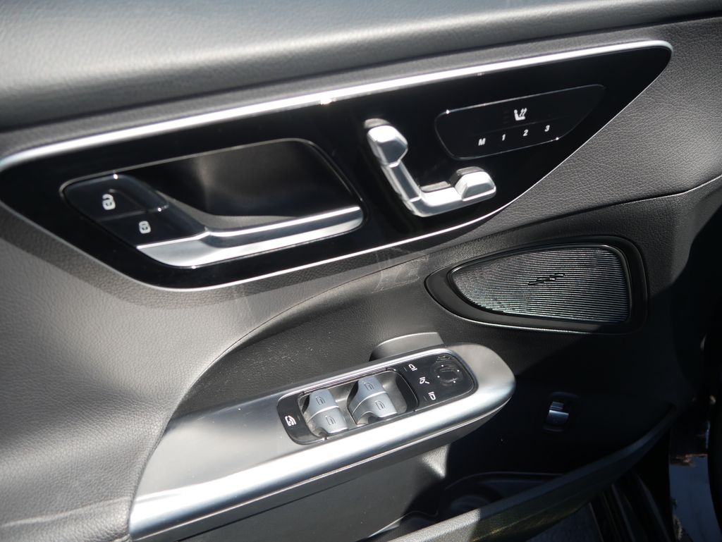 Thumbnail: 2023 Mercedes-Benz C-Class - 16