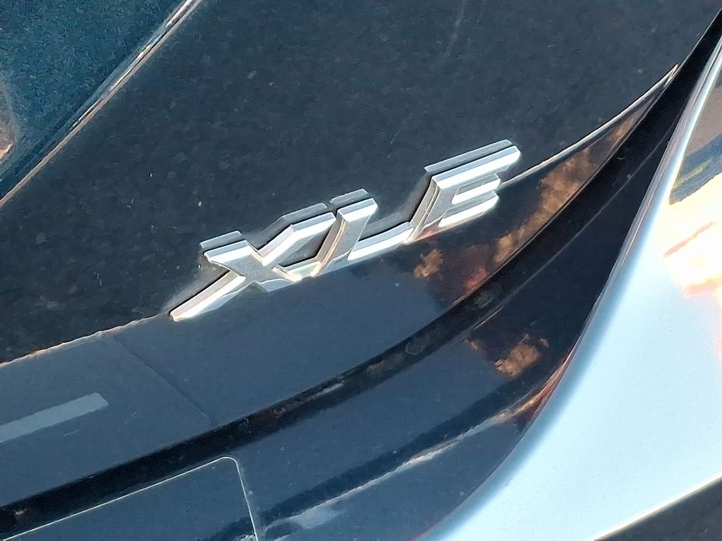 Thumbnail: 2019 Toyota Camry - 32
