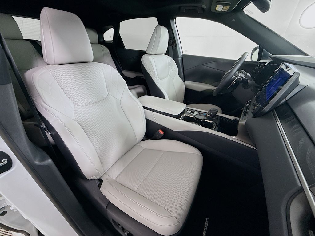 Thumbnail: 2025 Lexus RX - 29