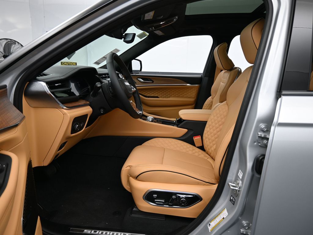 New 2025 Silver Zynith Jeep Summit image 12