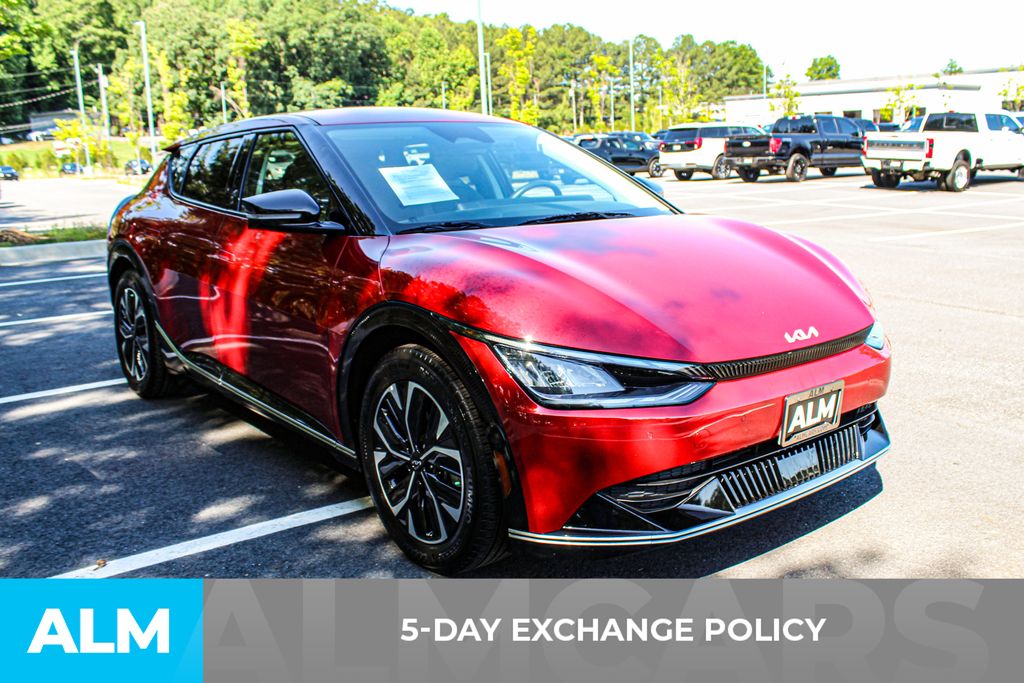 Used 2023 Red Kia Wind image 4