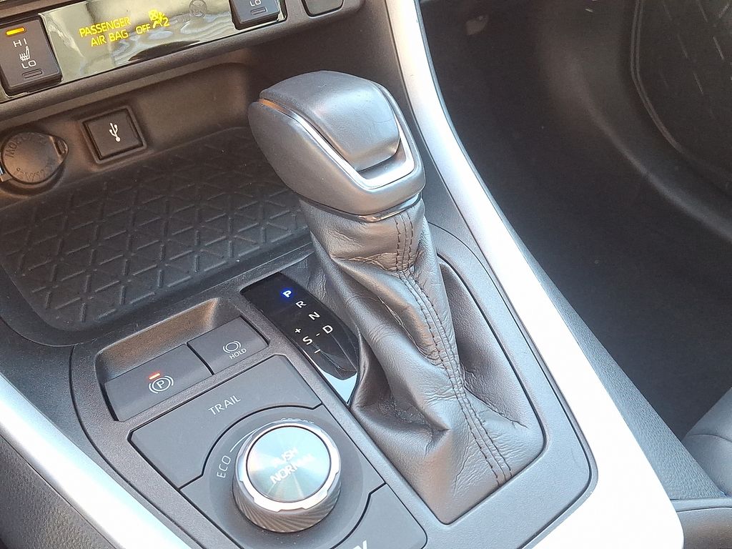 Thumbnail: 2021 Toyota RAV4 - 15