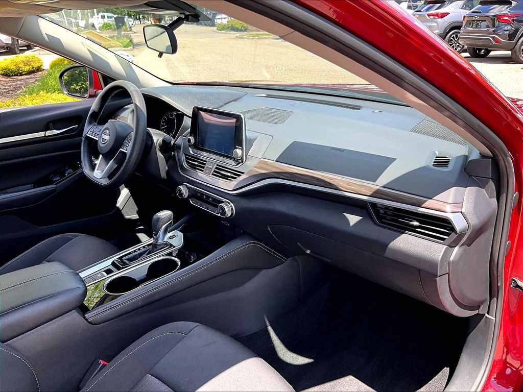2023 Nissan Altima — photo 14