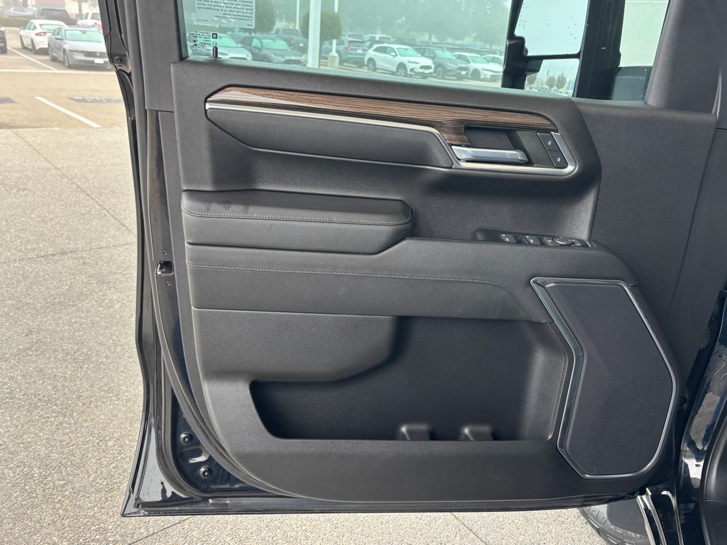 Thumbnail: 2022 Chevrolet Silverado 1500 - 23