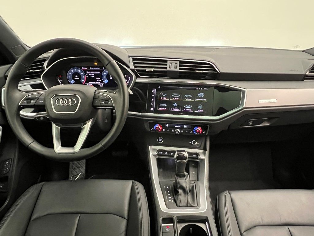 Thumbnail: 2025 Audi Q3 - 19