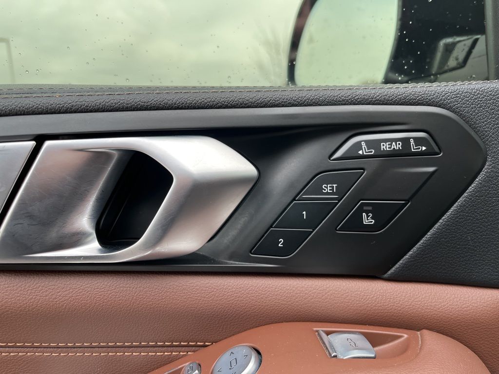 Thumbnail: 2022 BMW X7 - 12