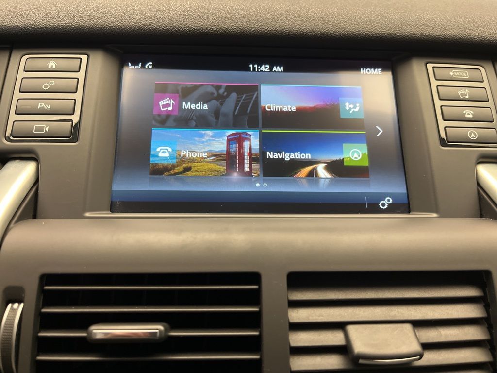 Thumbnail: 2019 Land Rover Discovery Sport - 17