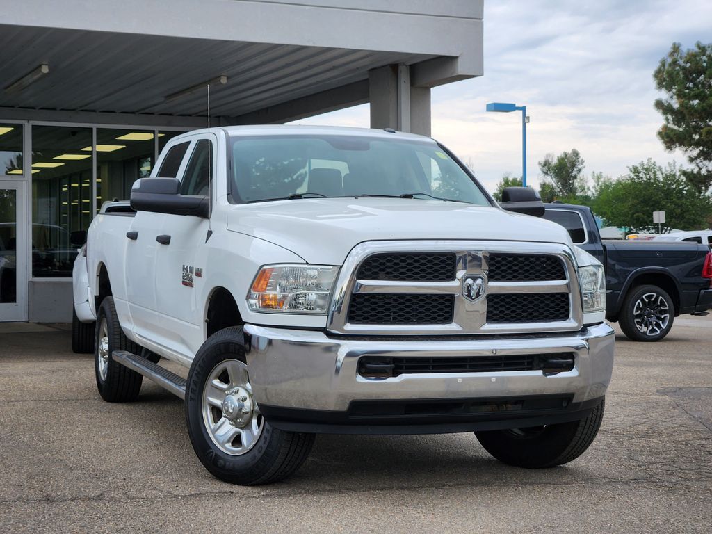 Bright White Clearcoat 2014 RAM 2500 Pickup Truck Four-Wheel Drive 6-Speed Automatic