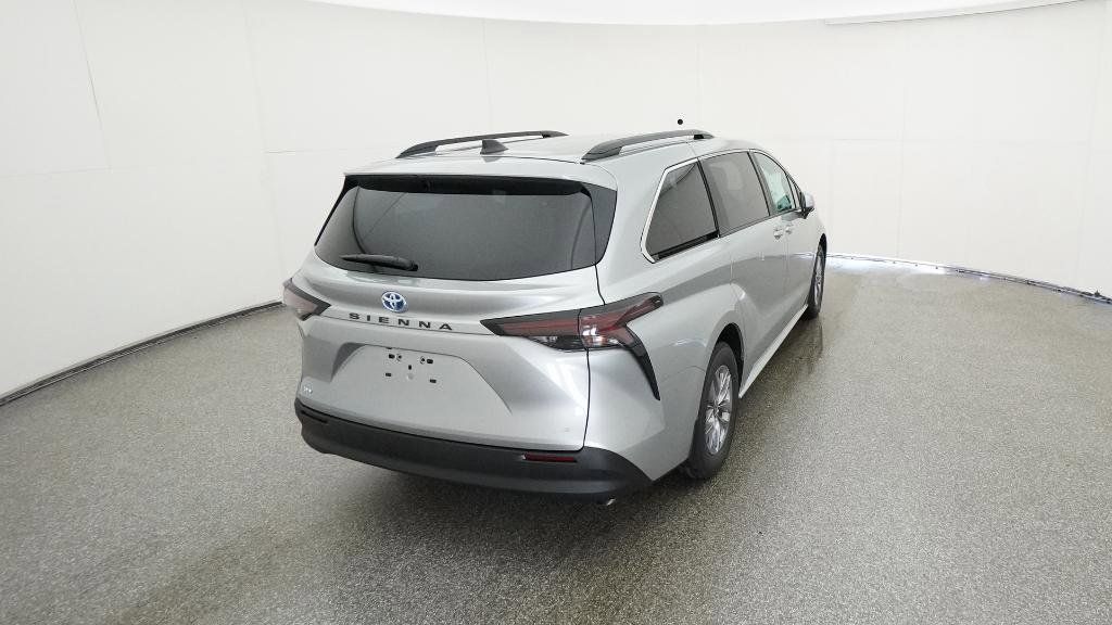 Thumbnail: 2025 Toyota Sienna - 2