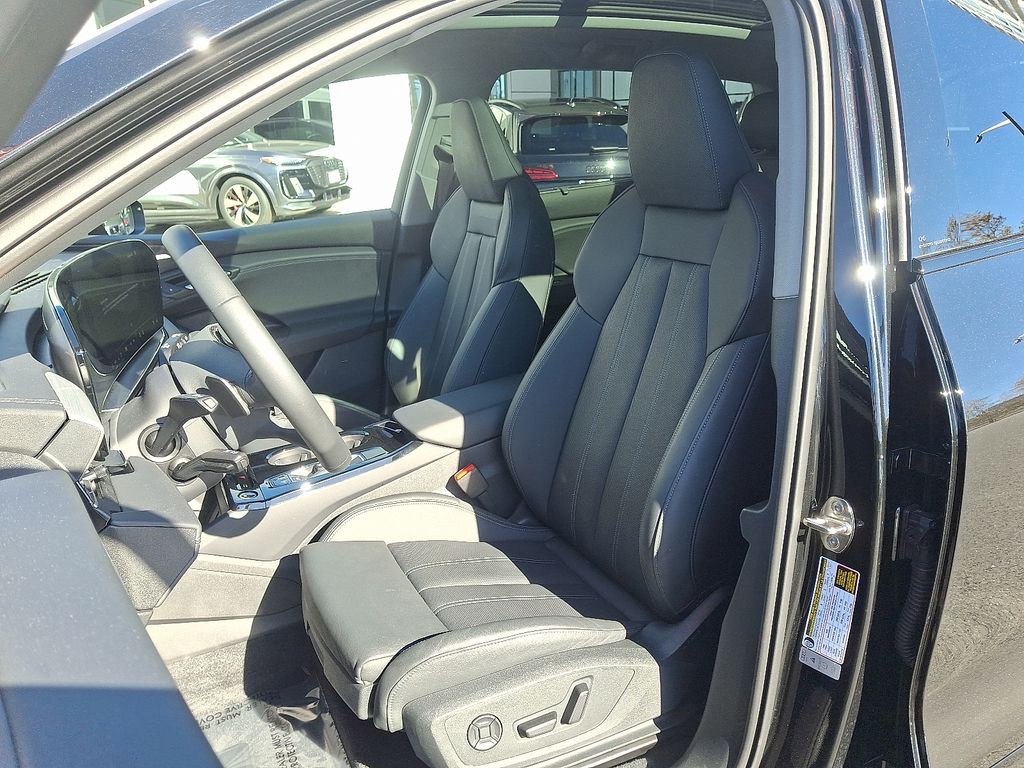 Thumbnail: 2025 Audi Q6 e-tron - 13