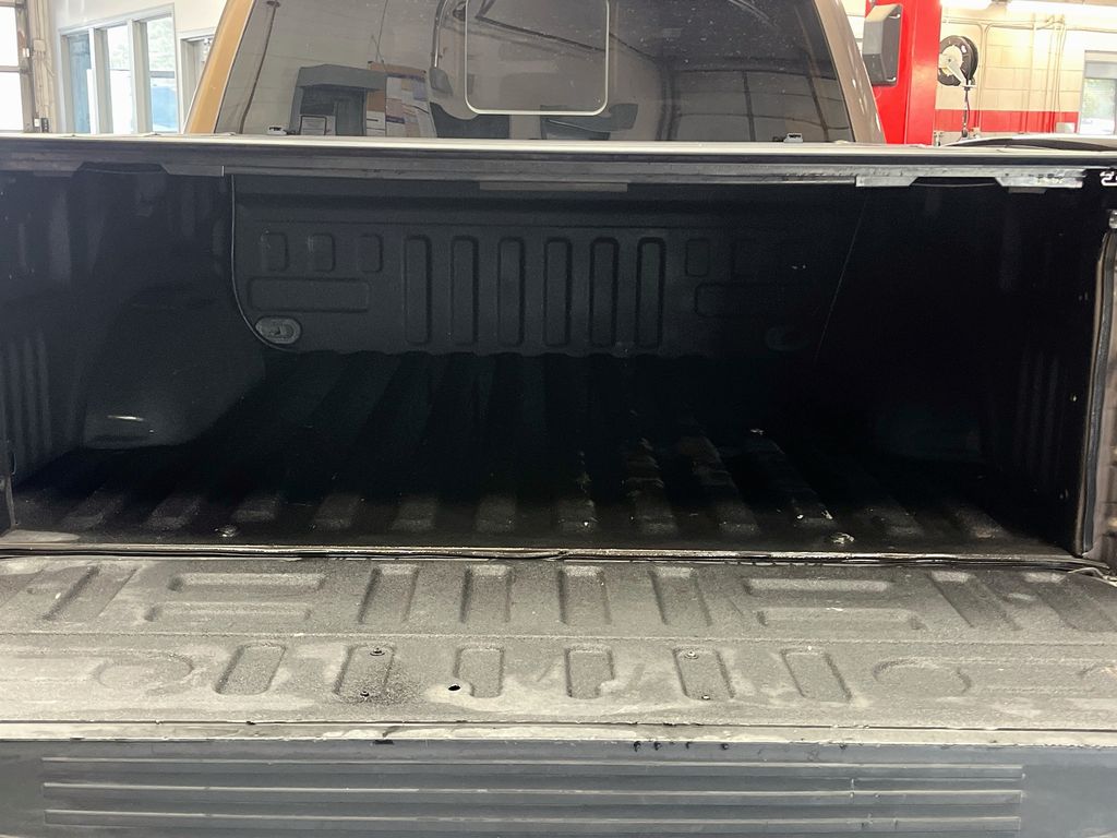Used 2015 Caribou Metallic Ford Lariat image 25