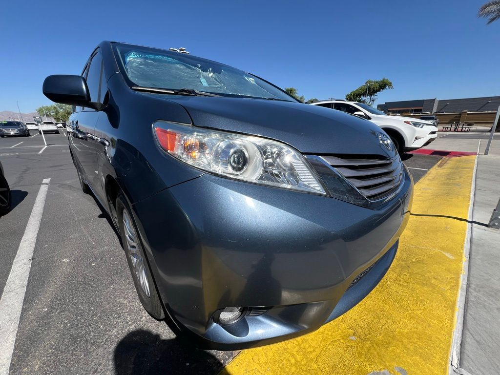 2016 Toyota Sienna XLE 5
