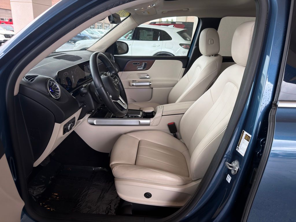 Thumbnail: 2023 Mercedes-Benz GLB - 17