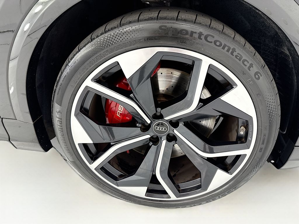 Thumbnail: 2024 Audi RS Q8 - 31