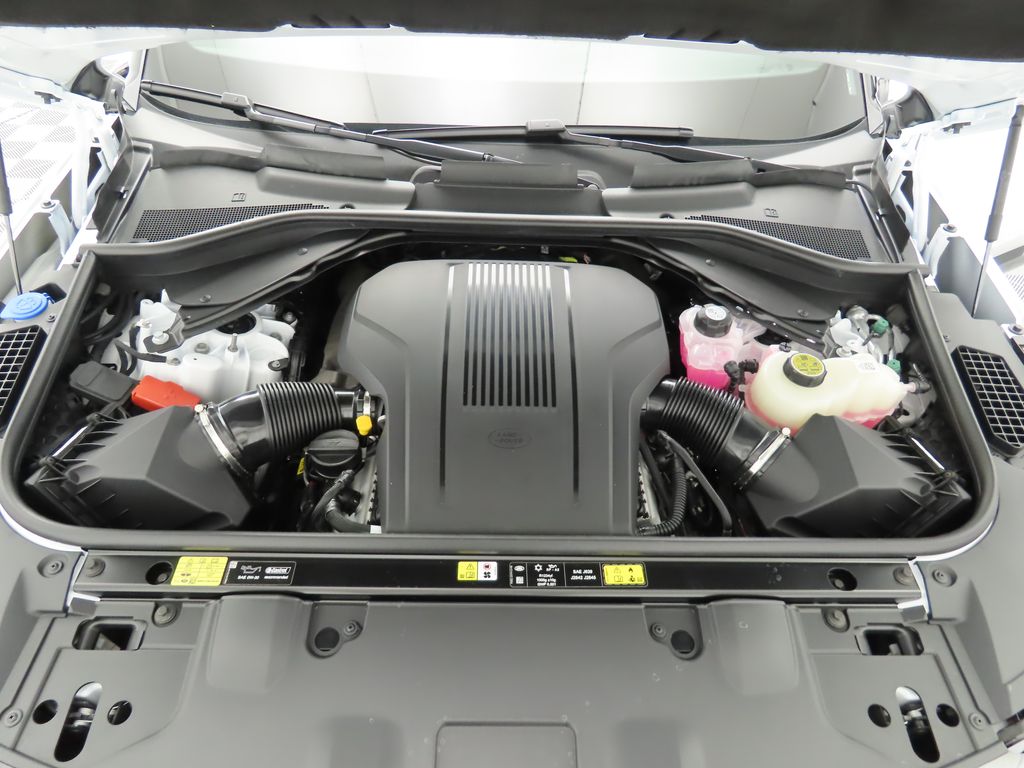 2025 Land Rover Range Rover SE 31